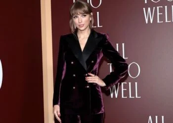 Explain the story behind the red scarf in Taylor Swift's All Too Well