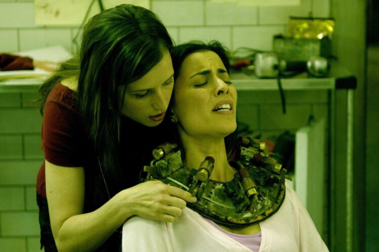 Saw Explains Amanda Young's story and how she came to Jigsaw
