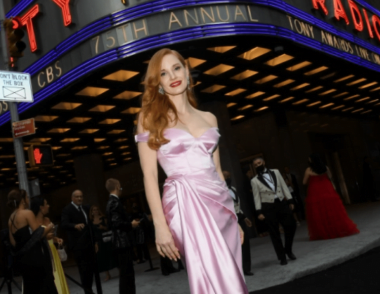 Jessica Chastain wears a pink Gucci dress and other stars on the red carpet of the 2022 Tony Awards