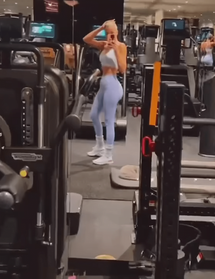 Khloe Kardashian revealed her pumped-up abs at the gym