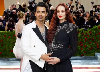 Sophie Turner drops mom's most important tip: Always carry snacks