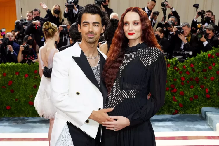 Sophie Turner drops mom's most important tip: Always carry snacks