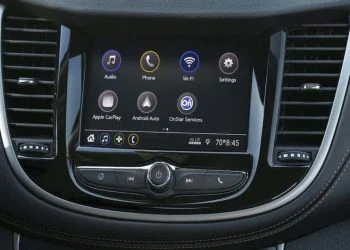 As Part of its Transition to Electric Vehicles, General Motors will Begin Disabling Apple CarPlay this Year_